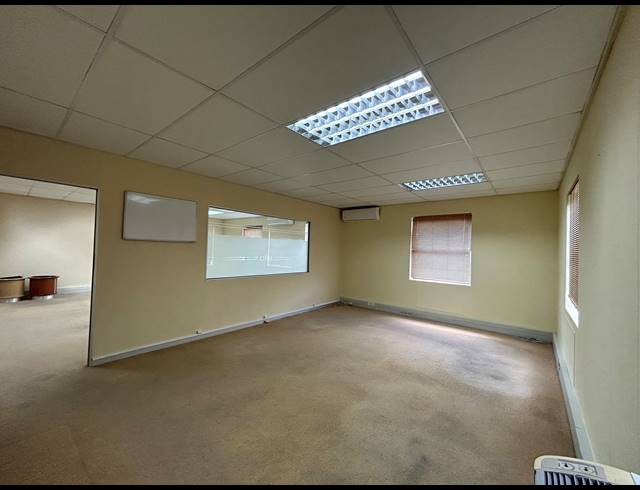 122M² OFFICE TO LET IN KENILWORTH